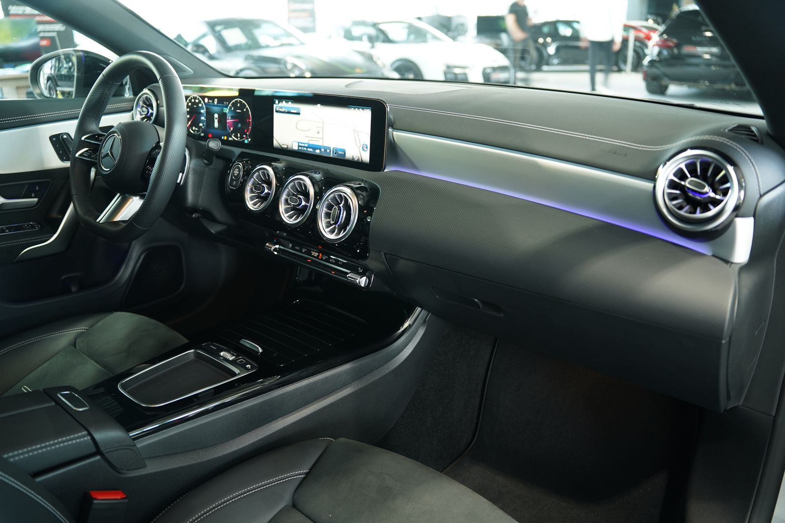 Mercedes-Benz CLA 200 Shooting Brake d AMG Line 1H Pano Memo foto 18