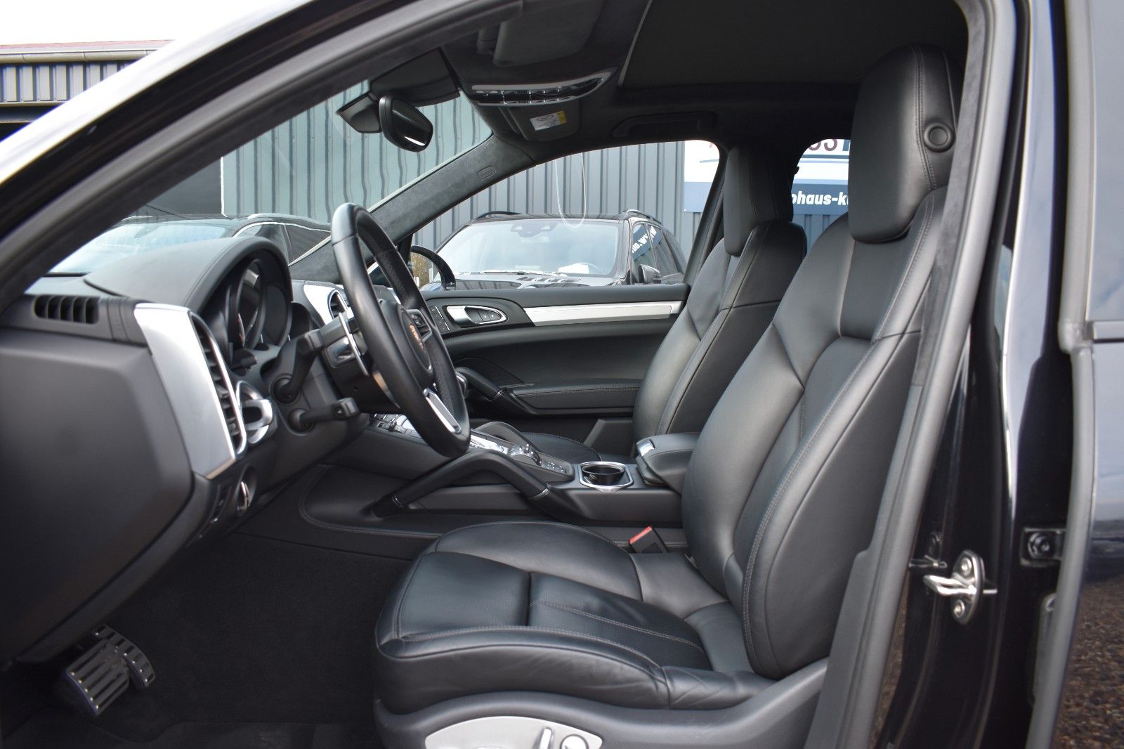 Fahrzeugabbildung Porsche Cayenne Turbo Panorama AHK Sport Chrono Keramik