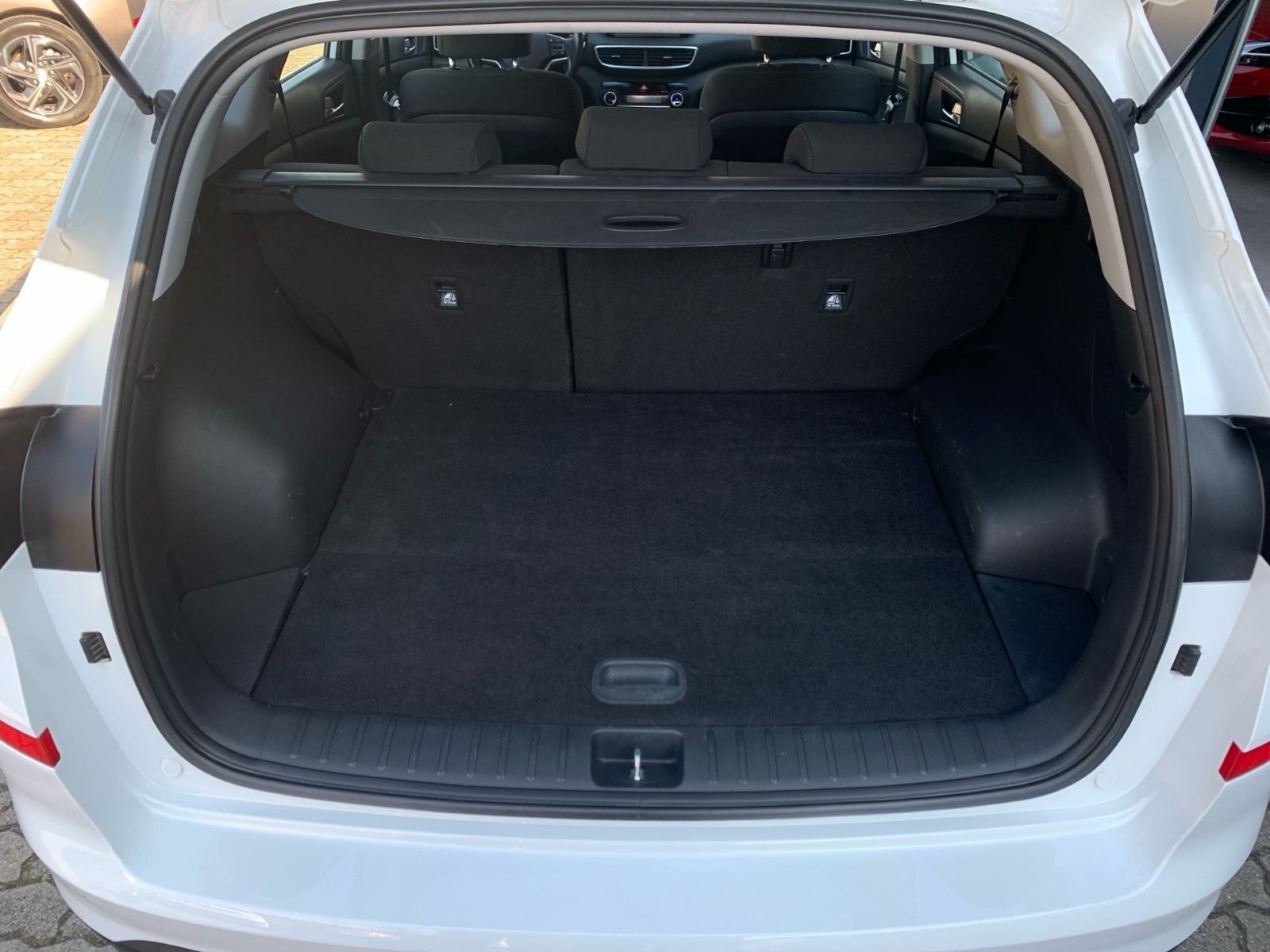 Fahrzeugabbildung Hyundai TUCSON 1.6 Advantage Navi 8xbereift