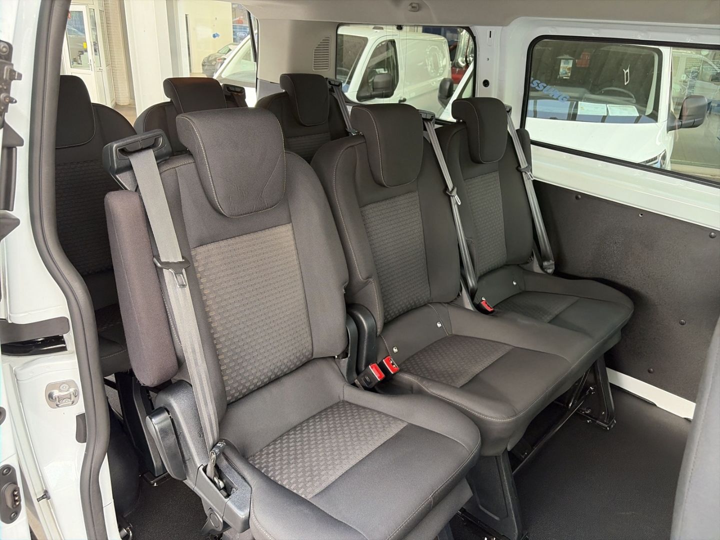 Fahrzeugabbildung Ford Tourneo Custom Kombi 320 L1 Trend Kurvenlicht DA