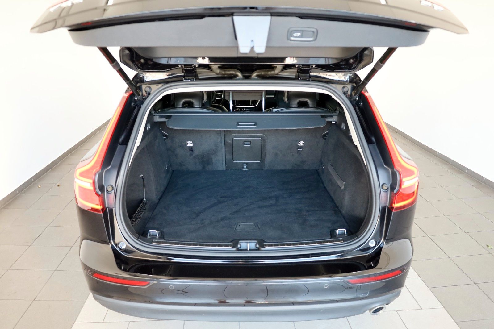 Fahrzeugabbildung Volvo V60 Kombi Momentum Pro T.Leder,Navi,LED,AppleCar