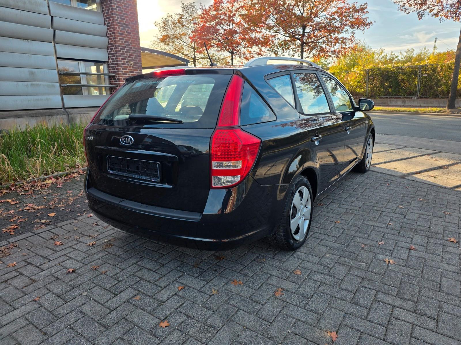 Kia cee'd 2010 — interior