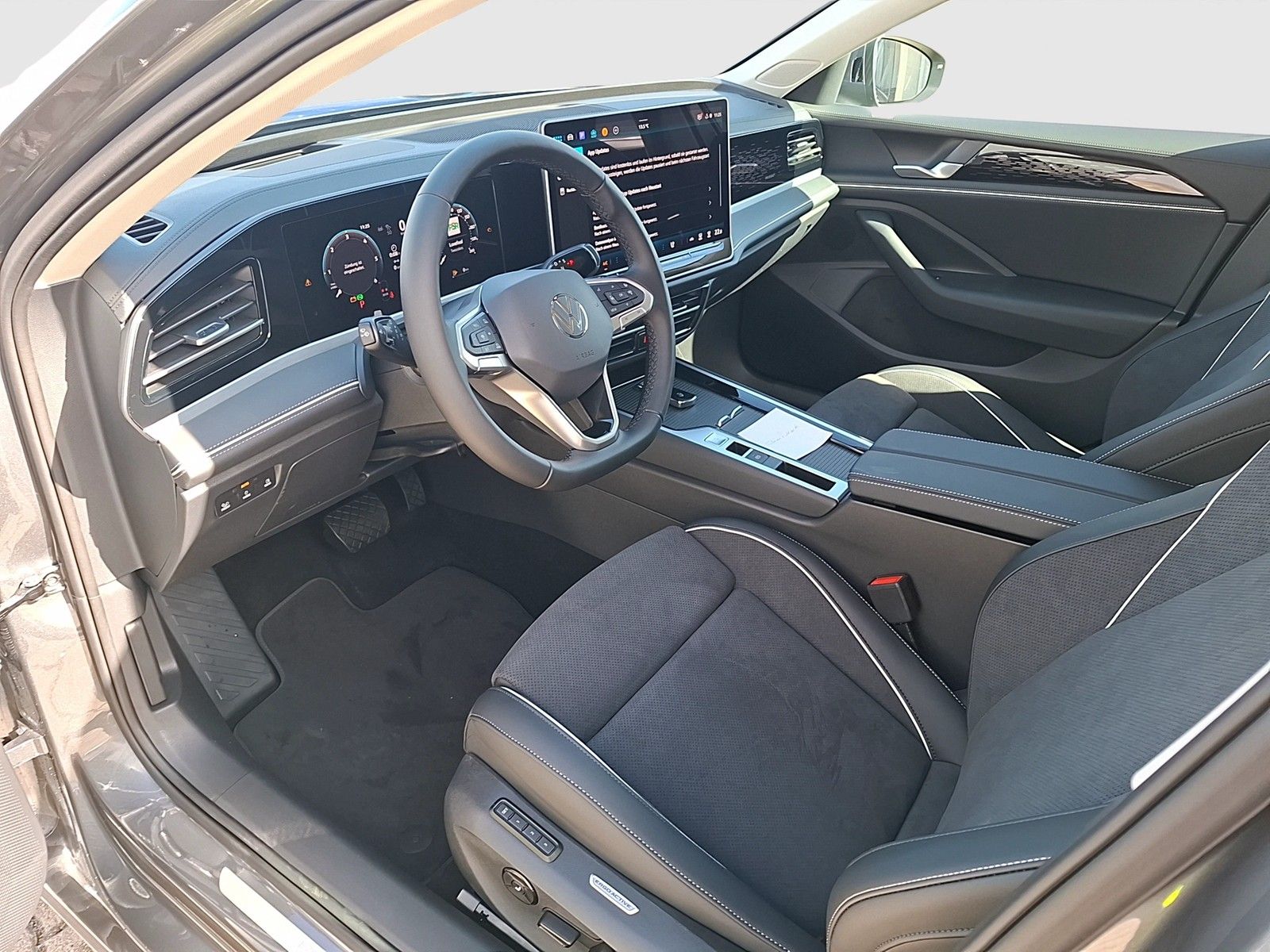 Fahrzeugabbildung Volkswagen Passat Variant TDI Elegance DSG Matrix AHK Navi