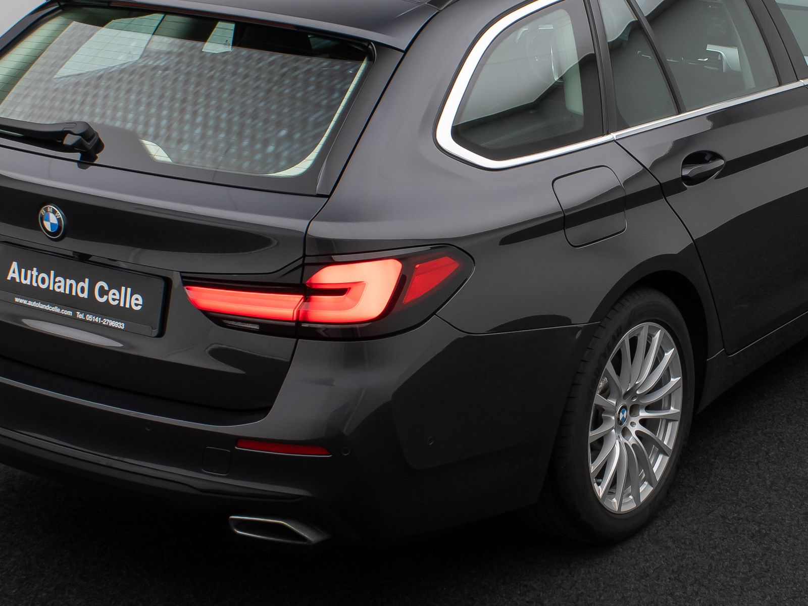 Fahrzeugabbildung BMW 520d Kamera HUD DAB 4xKlima DrivingAssist Alarm