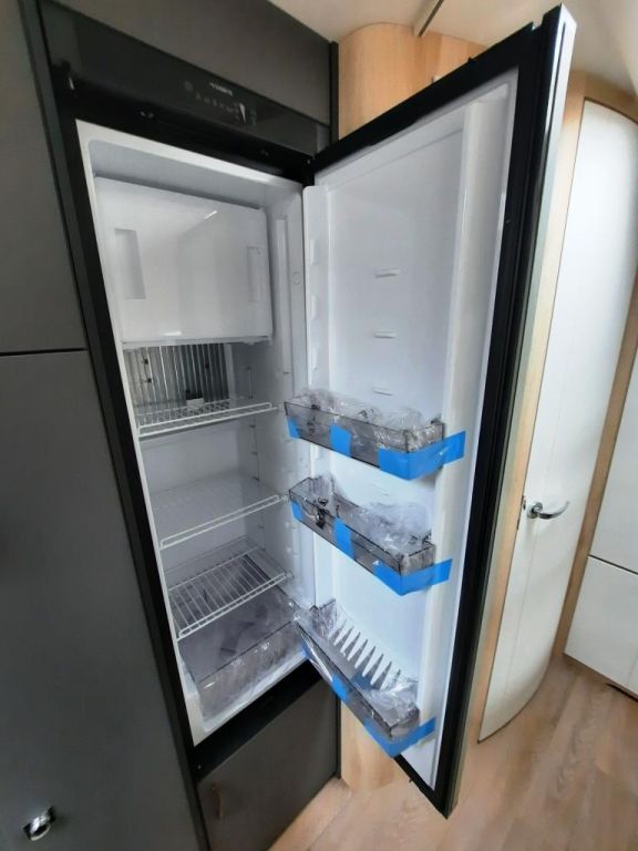 Fahrzeugabbildung Hobby De Luxe 545 KMF Verfüg./Auflastung 2.000 Kg