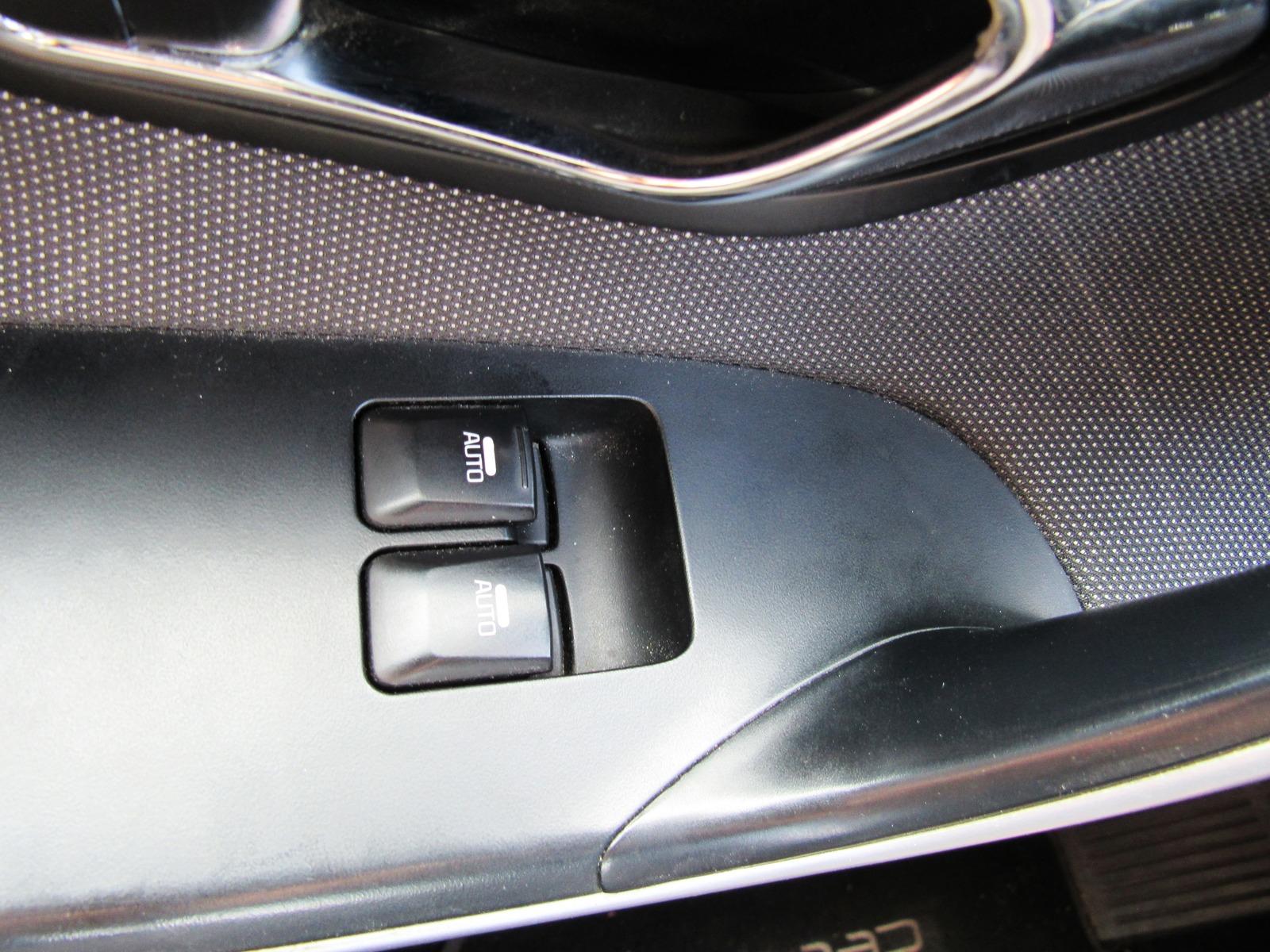 Kia cee'd 2012 — photo 17