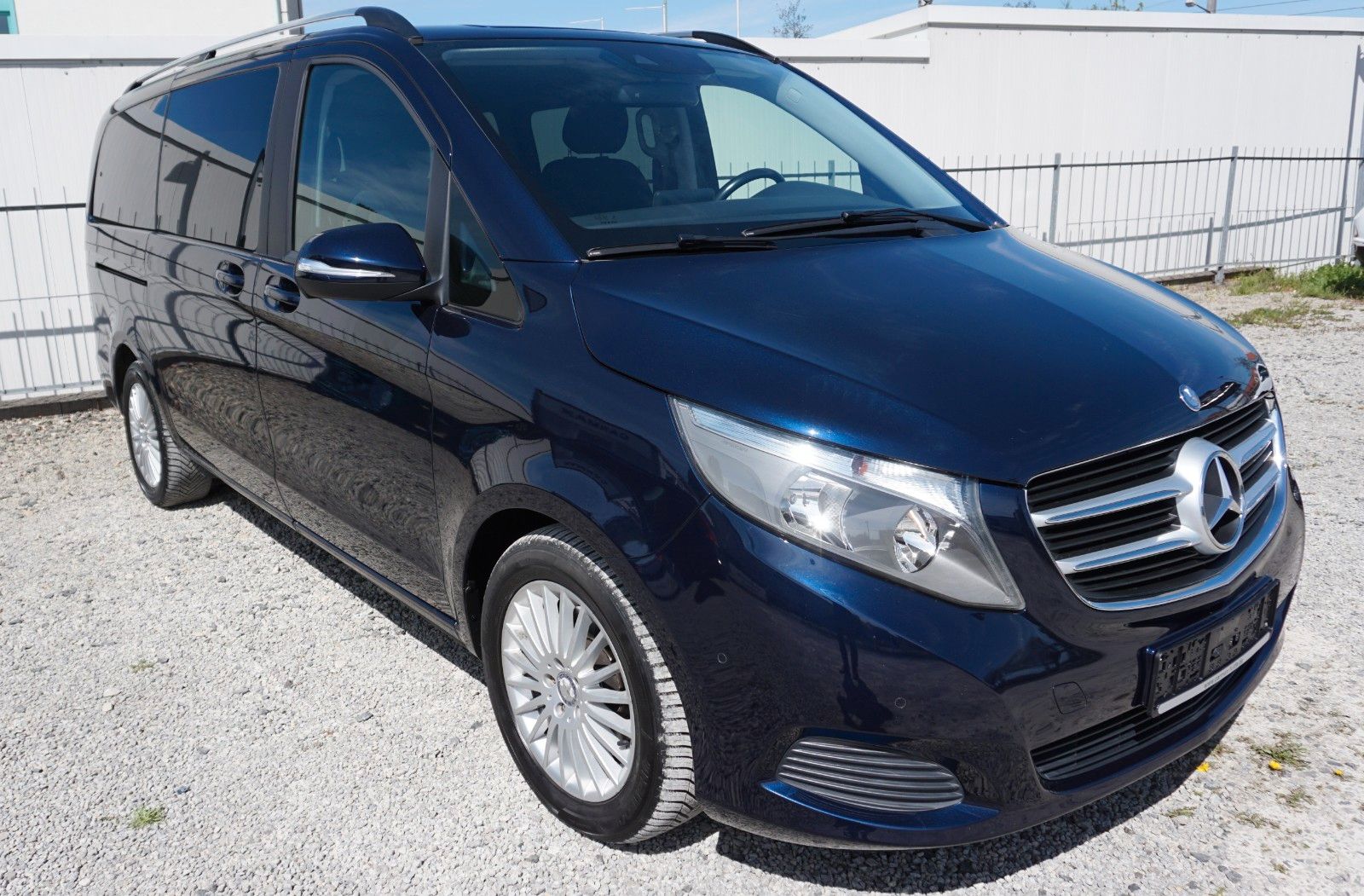 Fahrzeugabbildung Mercedes-Benz V 220d EDITION lang  7 Sitze,Navi,AHK,SR+WR