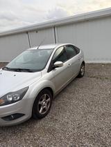 Ford Focus 1,6 Ghia Ghia - Ford Focus aus 2010: Ghia