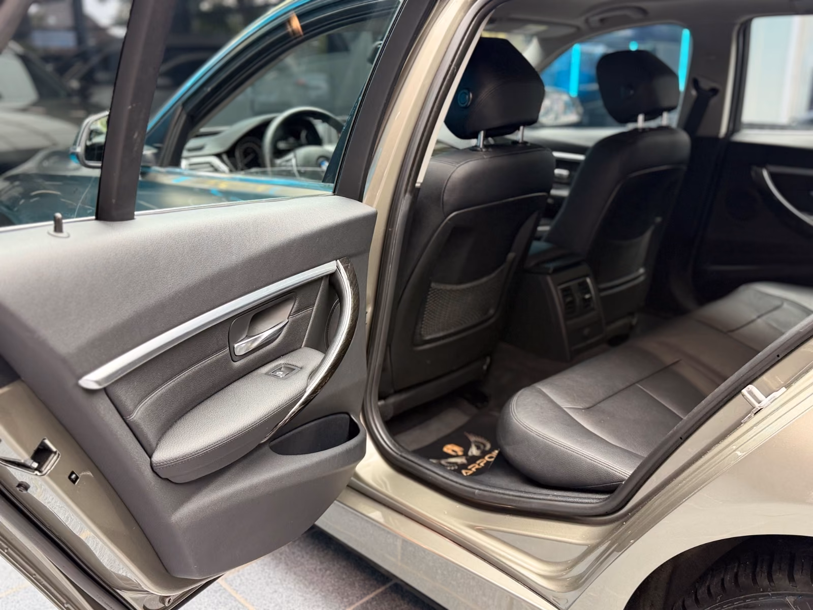 BMW 320 3 Touring 320 i xDrive Luxury Line/Volleder/