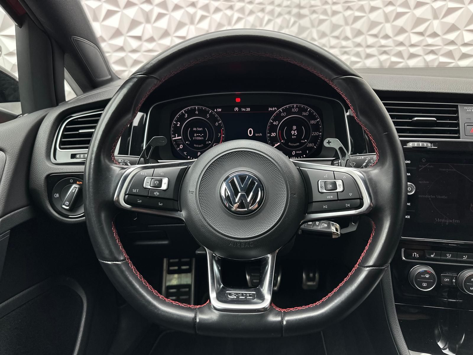 Fahrzeugabbildung Volkswagen GOLF GTI 2.0 TSI PERFORMANCE/NAVI/LED/PDC/ACC