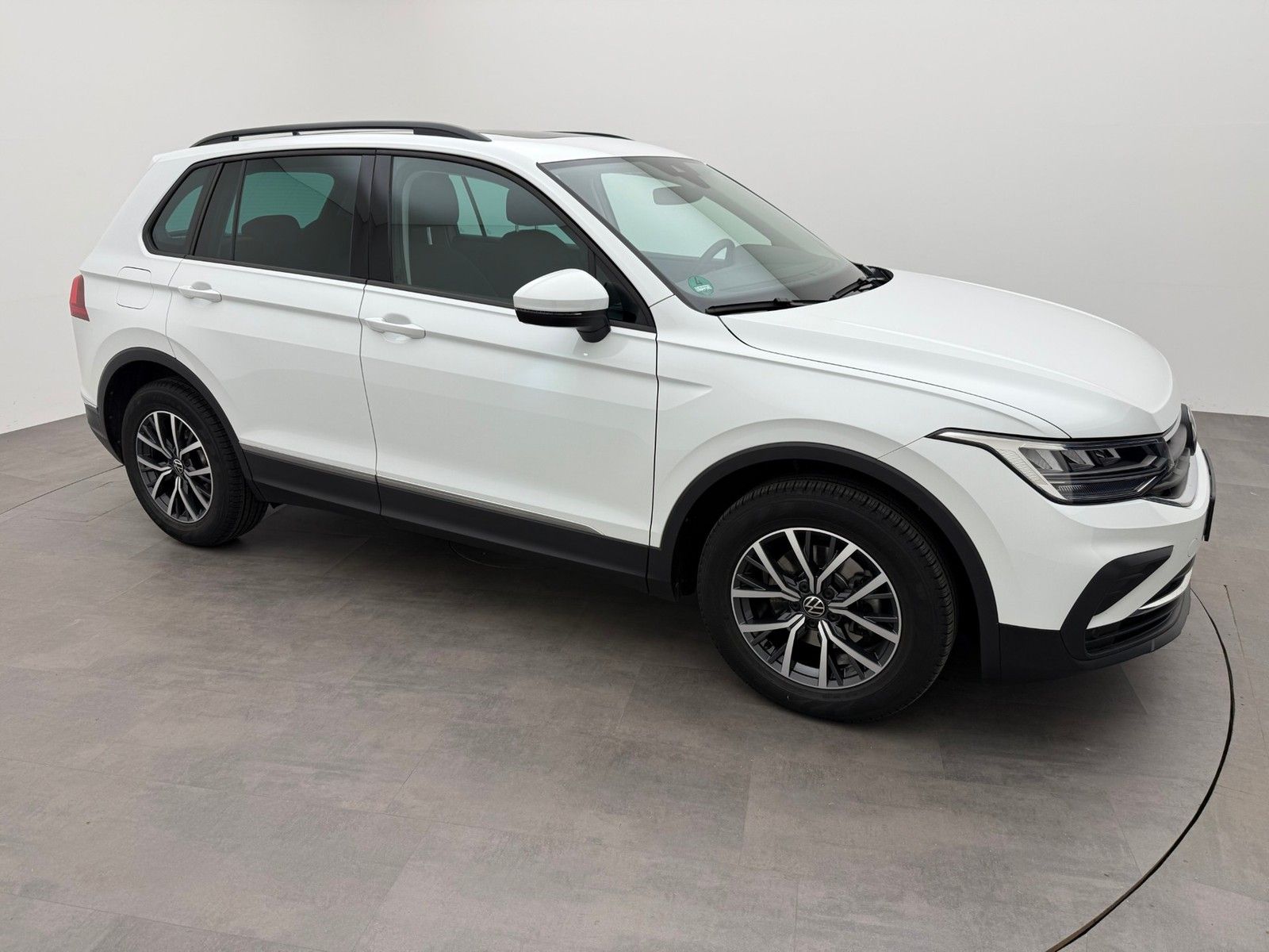 Volkswagen Tiguan 1.5 TSI DSG Life PanoNavi17Ganzjahres imagem 2