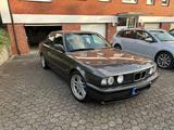 BMW M5 E34 - BMW M5: E34