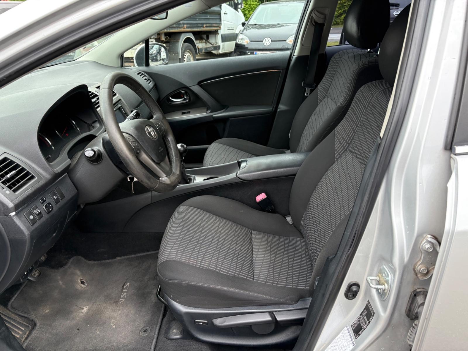 Toyota Avensis 2011 — photo 6