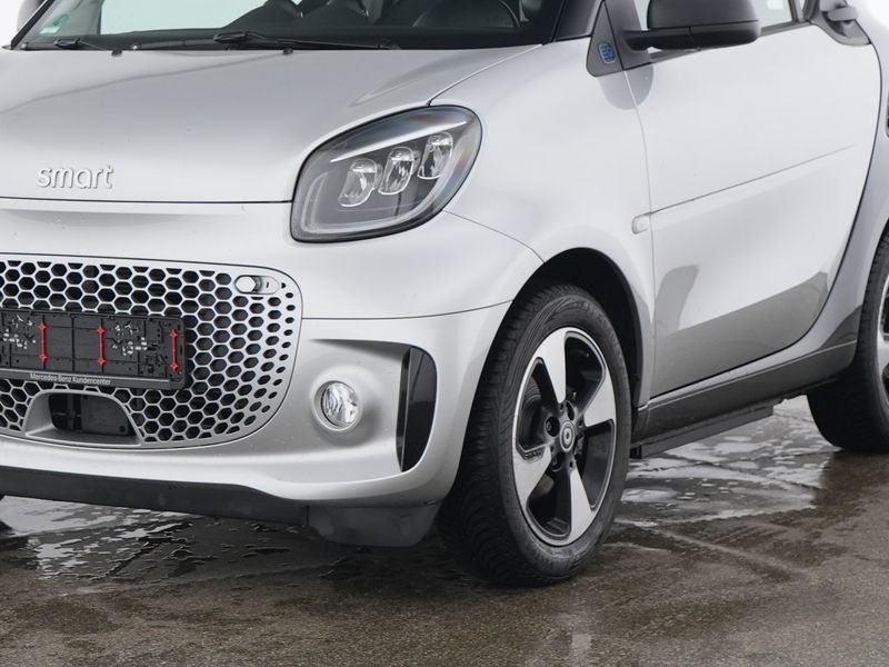 Fahrzeugabbildung Smart smart EQ fortwo Exclusive*Kamera*Media*LED*22kW*