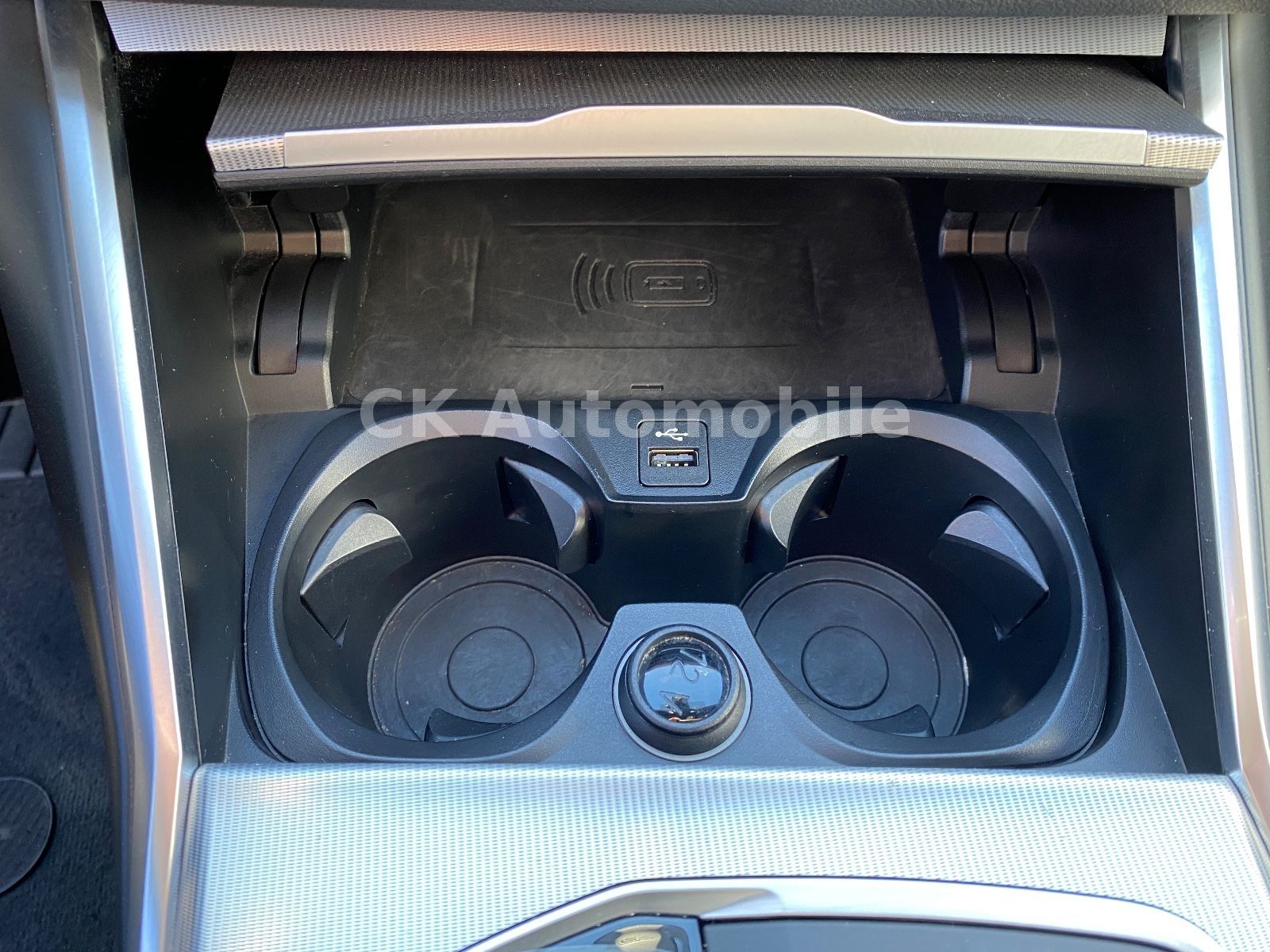 Fahrzeugabbildung BMW 320d Lim. M-Sport/Shadow-Line/Navi/Leder/LED/Kam