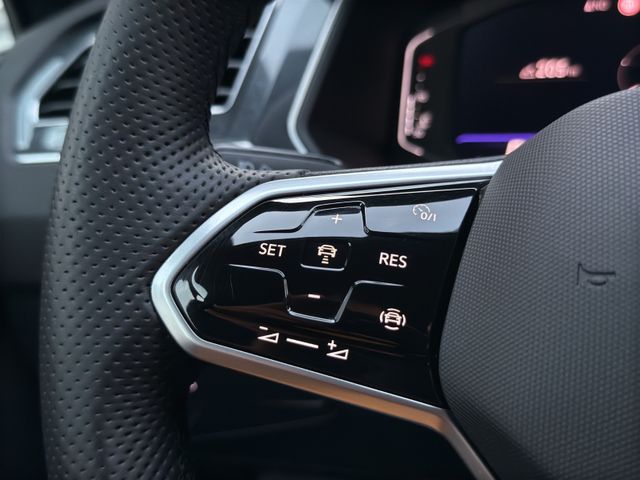 Volkswagen Tiguan R-Line 1.5 TSI DSG*BLACK*DIGITAL*LED*NAVI