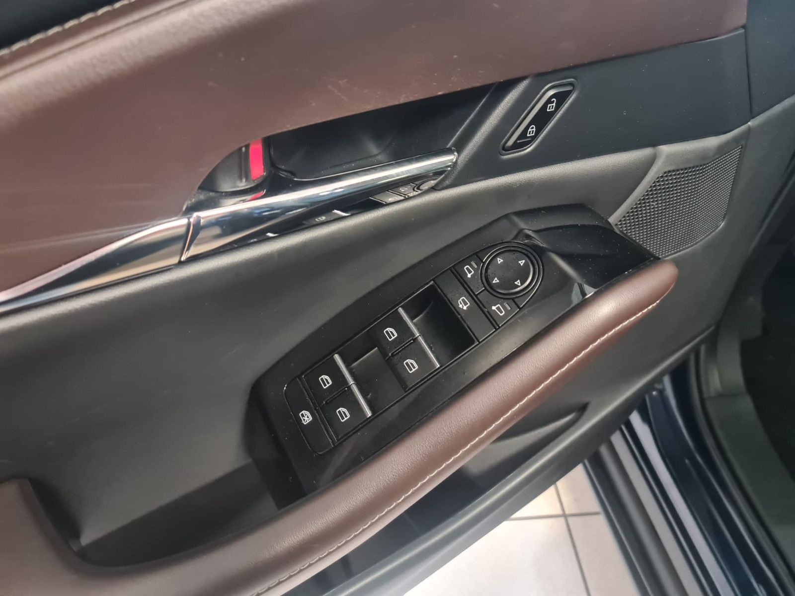 Fahrzeugabbildung Mazda CX-30 Selection 2WD/ 8.FACH BEREIFT/ AHK/ NAVI