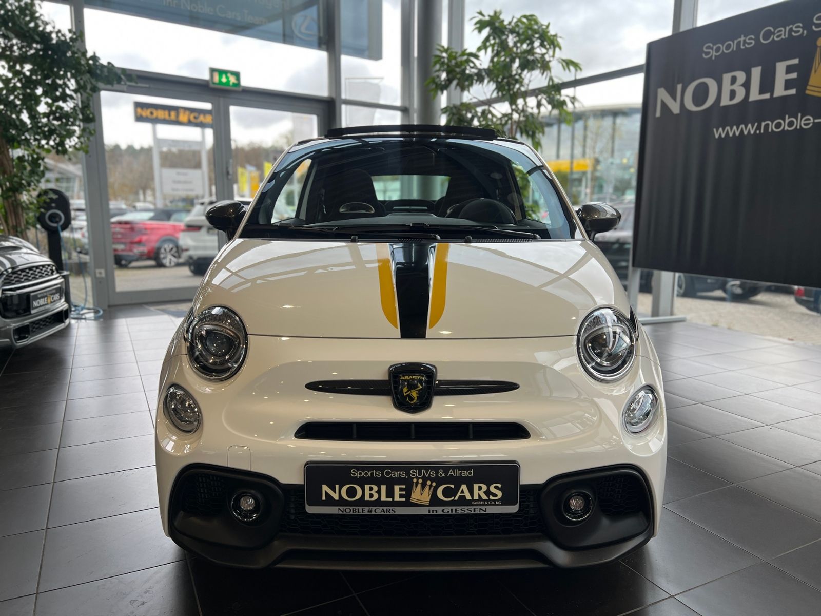 Fahrzeugabbildung Abarth 695C Cabrio Aut. KLIMA CARPLAY RFK ALU