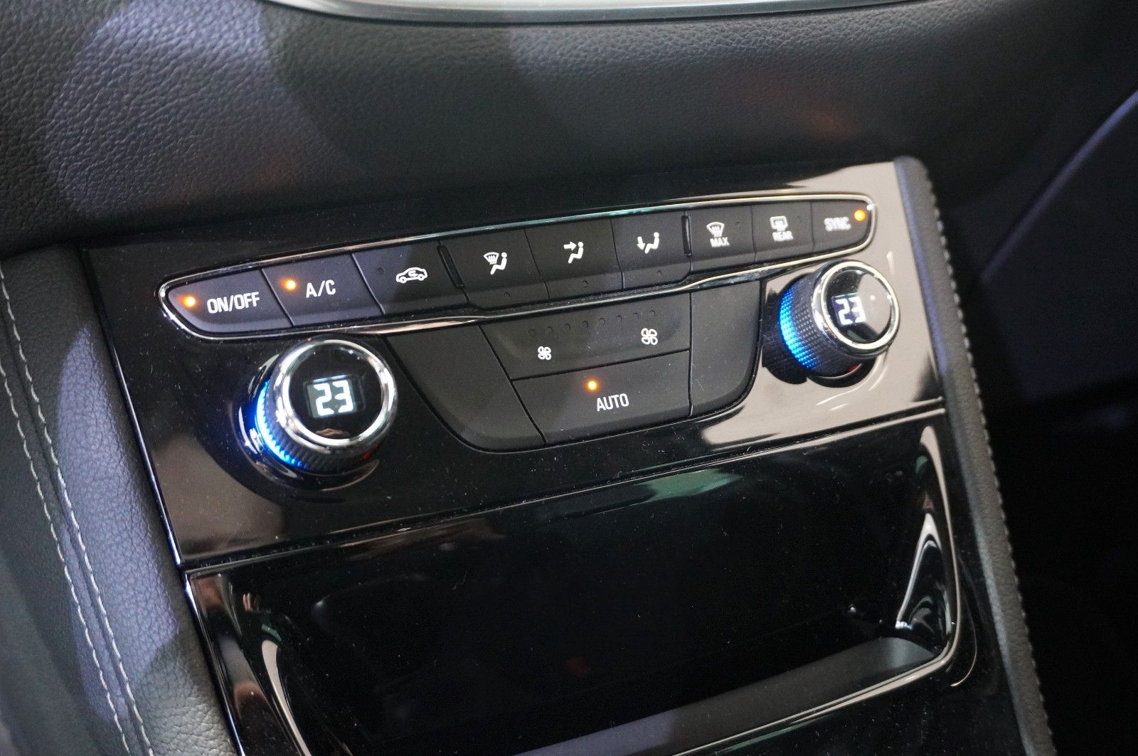 Fahrzeugabbildung Opel Astra K Lim. 1.4T INNOV. NAVI/LED/KAMERA/TEMP.