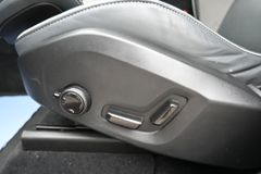 Fahrzeugabbildung Volvo XC60 B4 D AWD Autom. R-Design*STDHZG*PANO*ACC