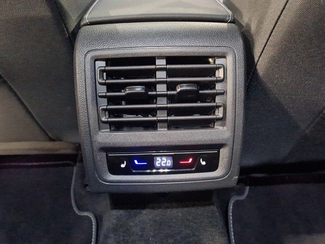Fahrzeugabbildung Volkswagen Golf VIII Variant TSI Life STH LED Navi AID ACC