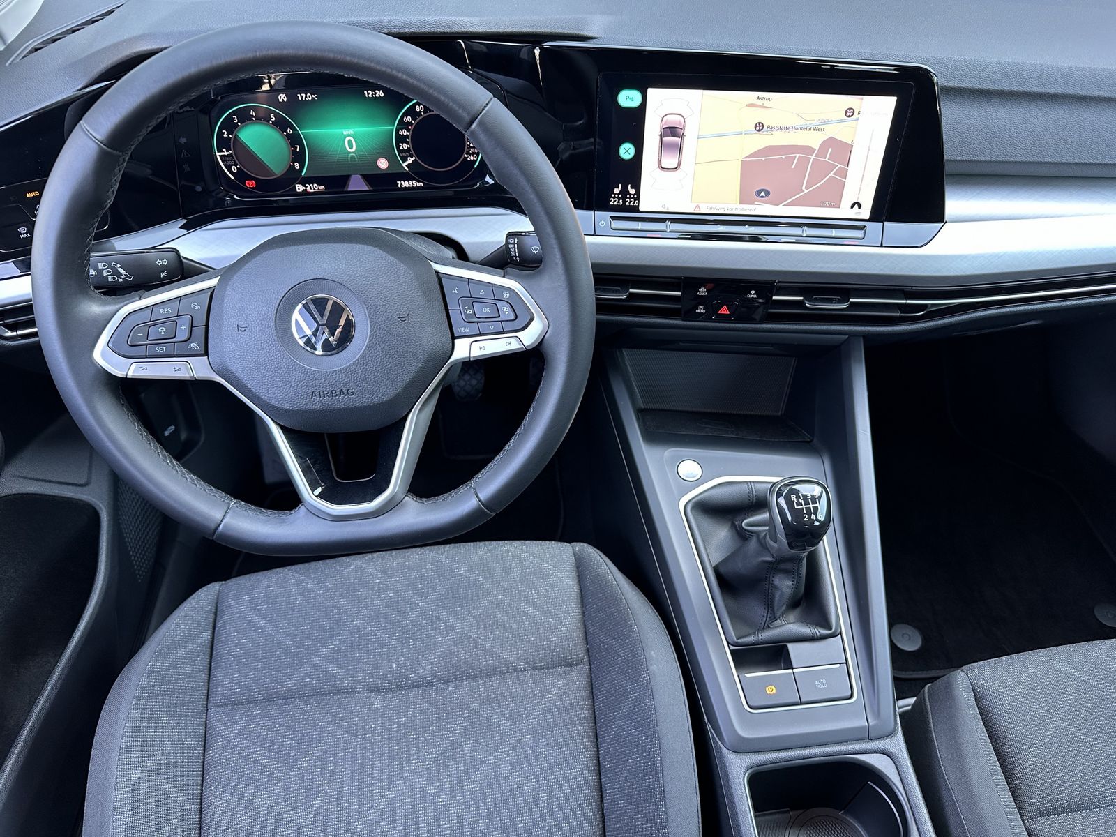 Fahrzeugabbildung Volkswagen Golf 1.5 TSI Life NAV+LED+ACC+CARPLAY+VCOCKPIT