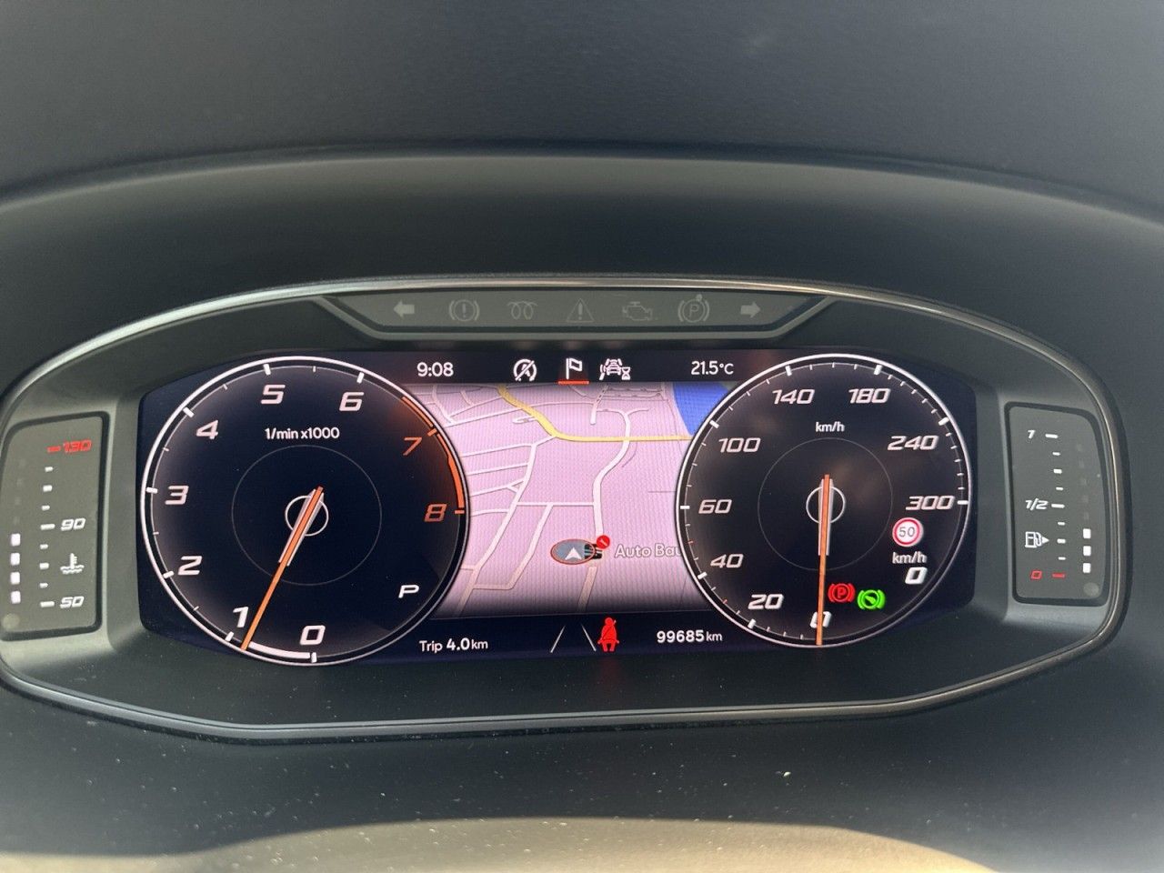 Fahrzeugabbildung CUPRA Ateca 2.0 TSI 221 kW (300 PS) 7-Gang DSG 4Drive - mit KI generiert/bearbeitet