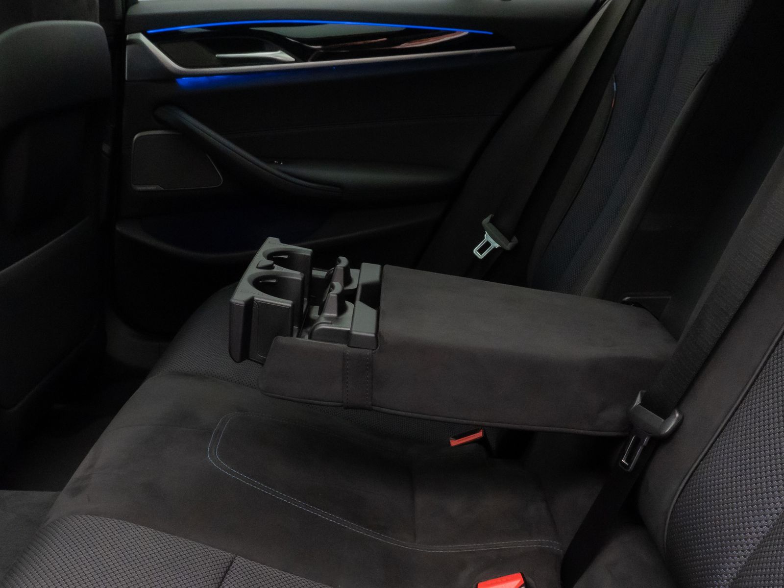 Fahrzeugabbildung BMW 530d M Sport Panorama Kamera Laser HUD DAB H/K