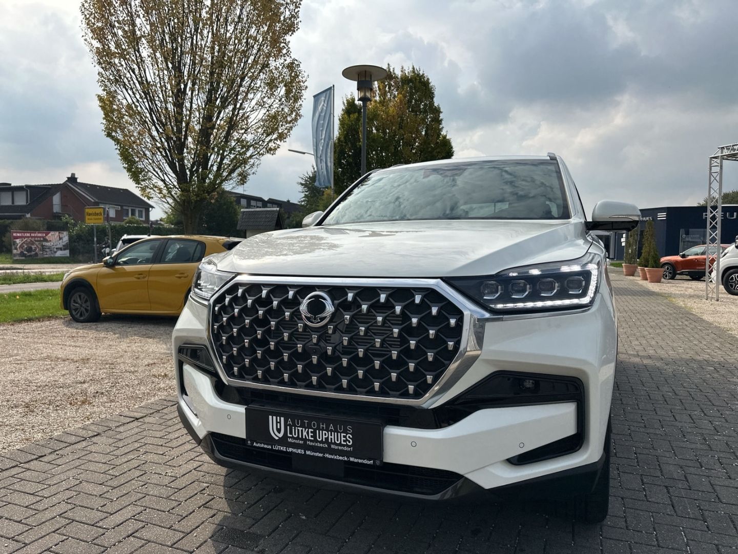 Fahrzeugabbildung KGM Rexton 2.2 Lux 8 AT AWD Navi Leder 360 Kamera