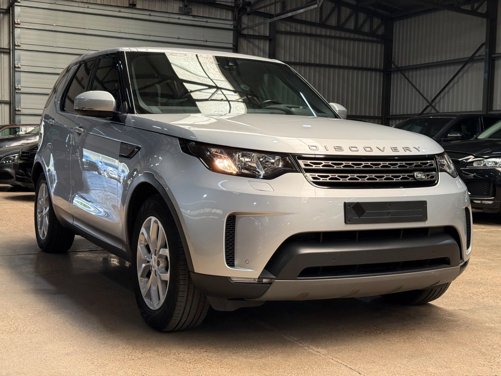 Land-Rover Discovery - 1