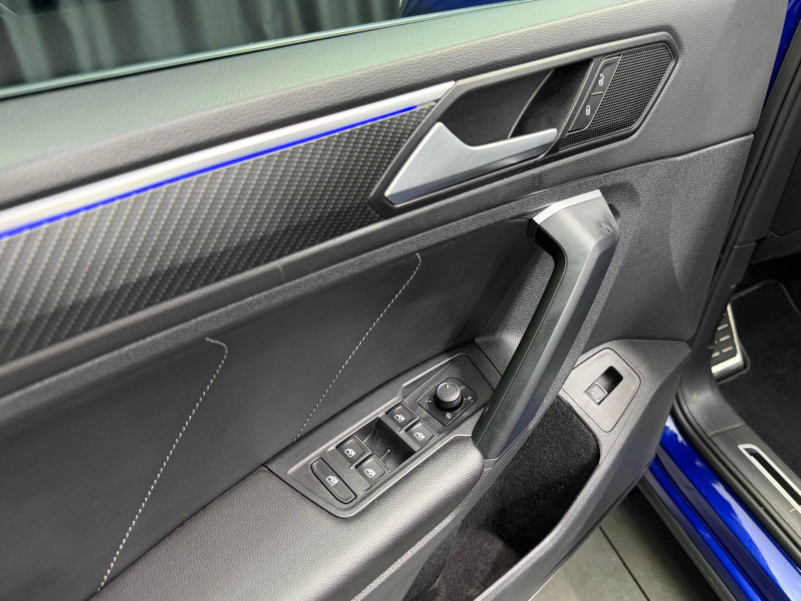 Fahrzeugabbildung Volkswagen Volkswagen Tiguan R-Line 4Motion|MATRIX|PANO|AHK