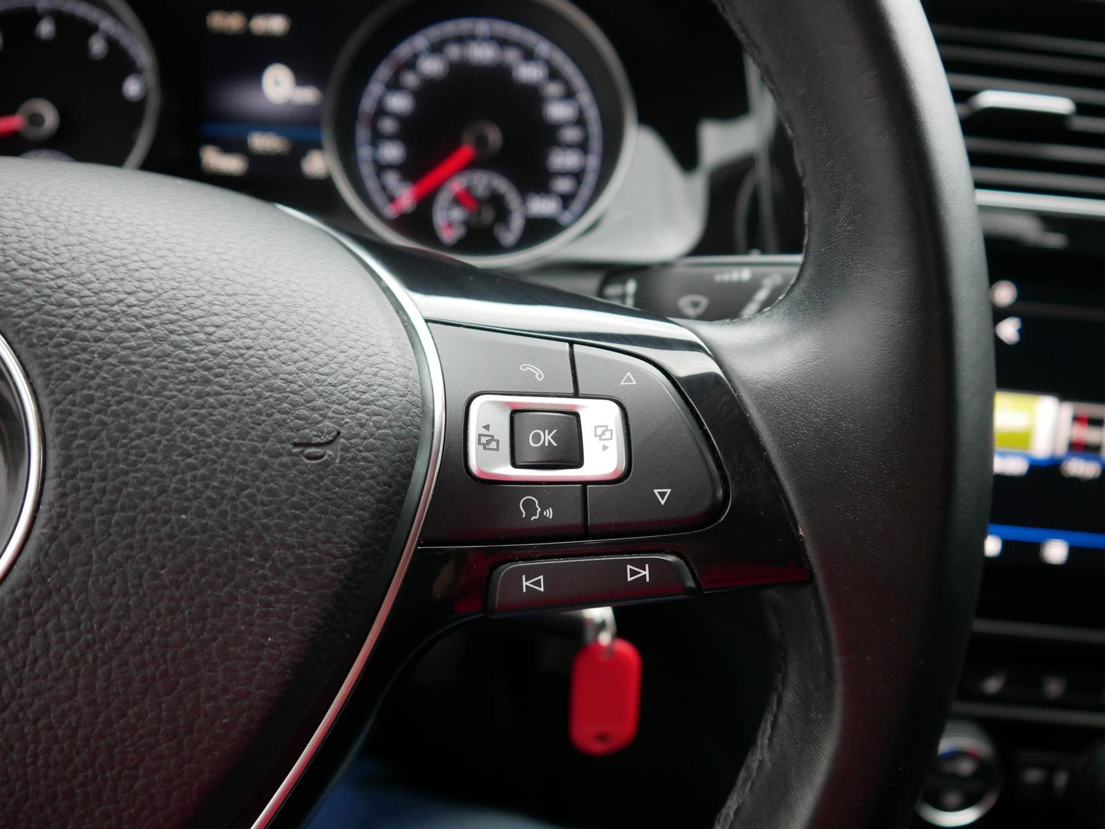 Volkswagen Golf VII 1.5 TSI Highline Navi ACC Kamera PDC