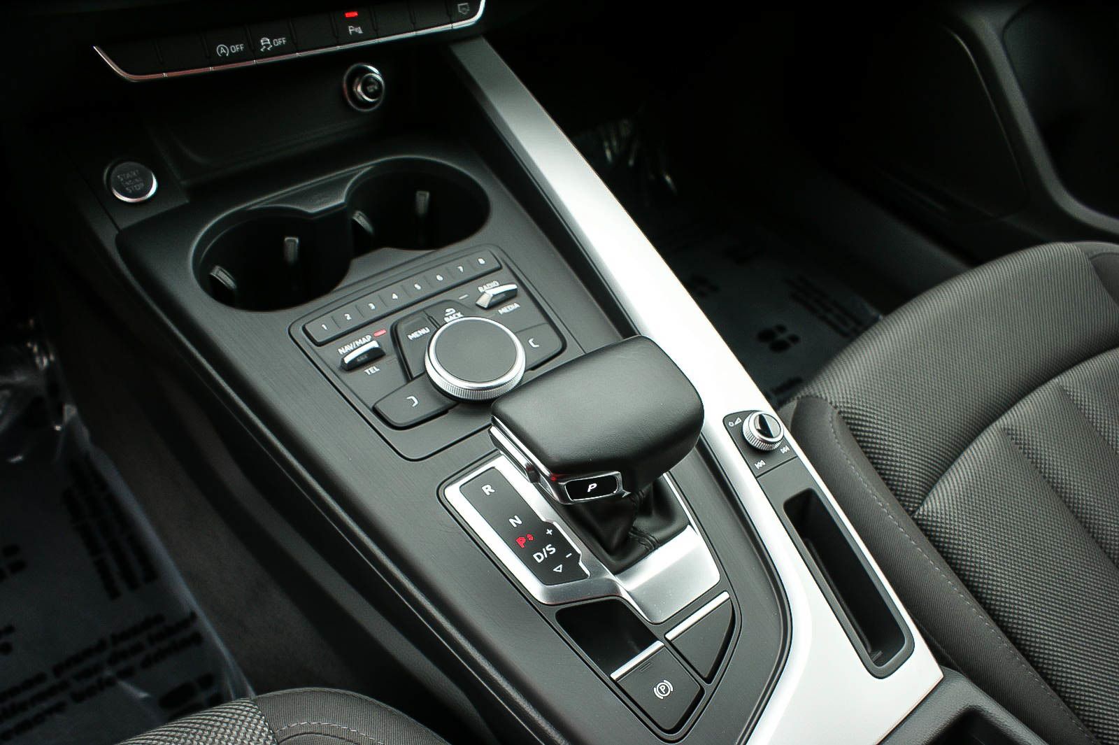 Fahrzeugabbildung Audi A4 Avant 14TFSI S-Tronic NAVI XENON ANHÄNGERKPLG