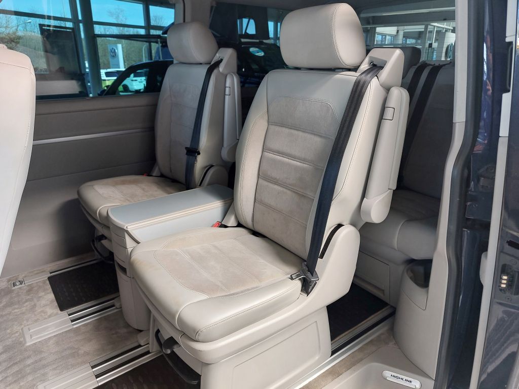 Fahrzeugabbildung Volkswagen Multivan Kurz Highline AHZV Standheizung Navi LE