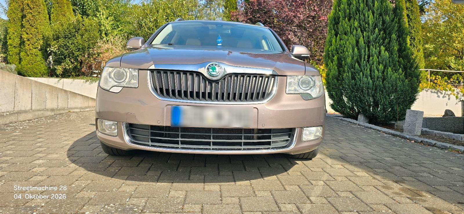 Skoda Superb 2011 — салон