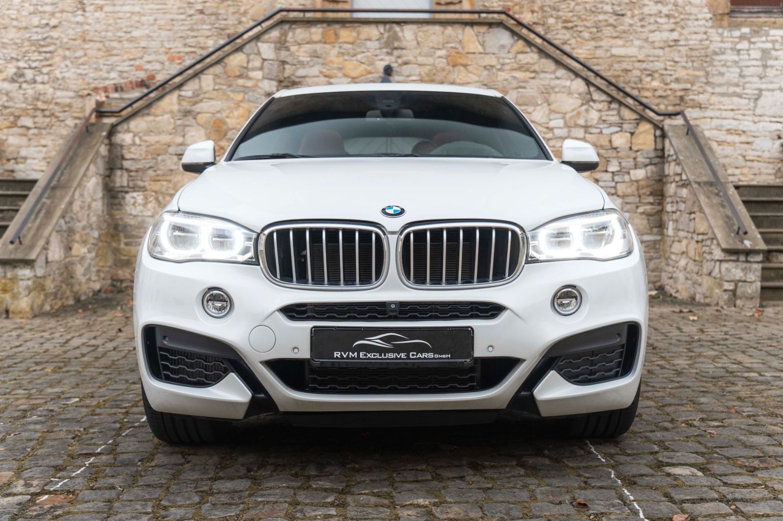 Fahrzeugabbildung BMW X6 xDrive50i M-Sportpaket HUD 360° H&K LED SOFT
