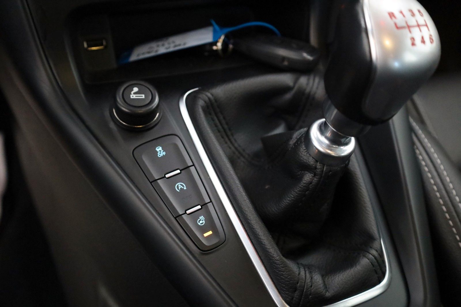Fahrzeugabbildung Ford Focus Turnier ST Leder,Navi,Xenon,SH,PDC,SR+WR