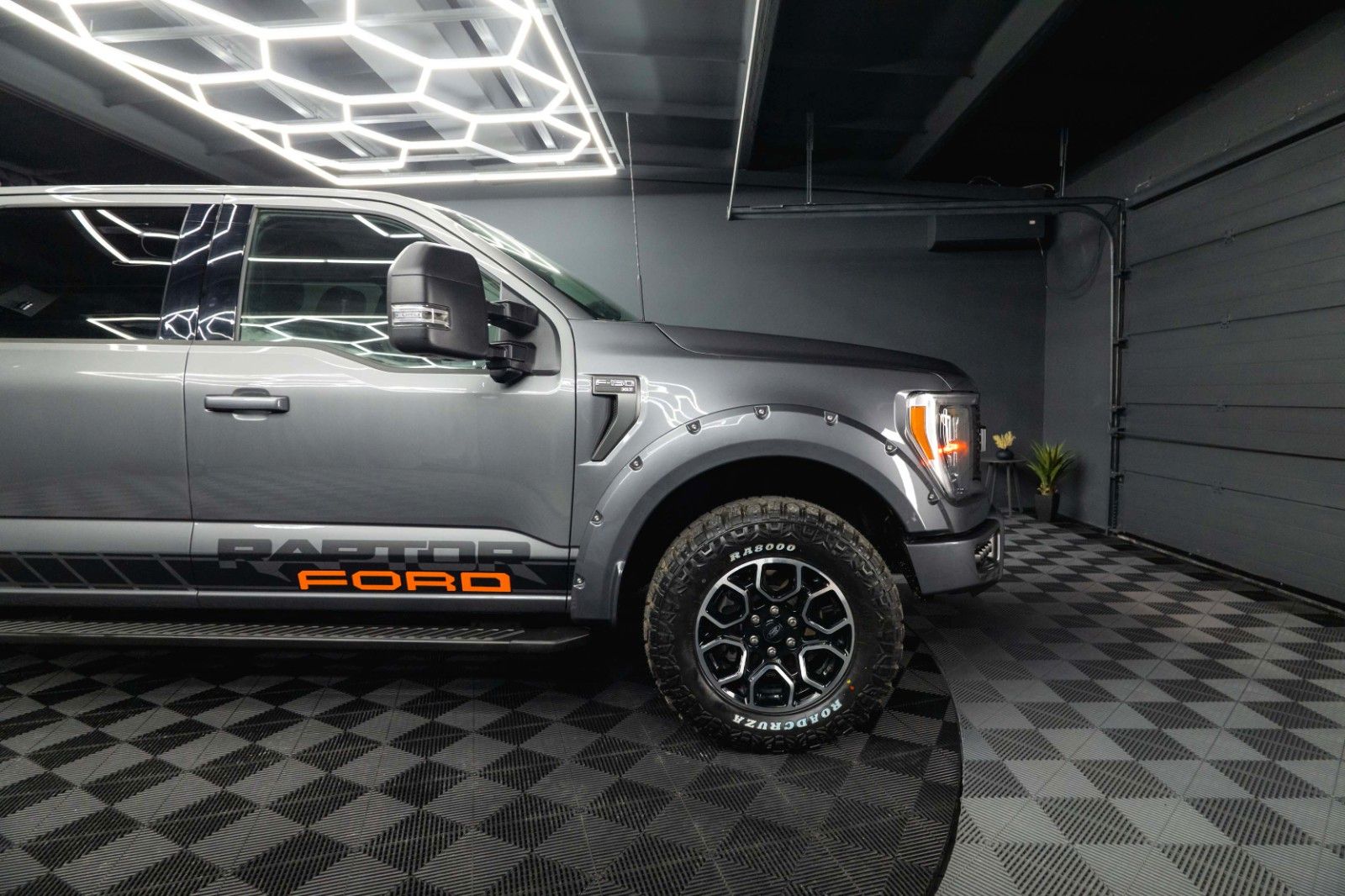 Fahrzeugabbildung Ford F150 5.0L V8 4x4 SuperCrew Longbed RAPTOR 19%