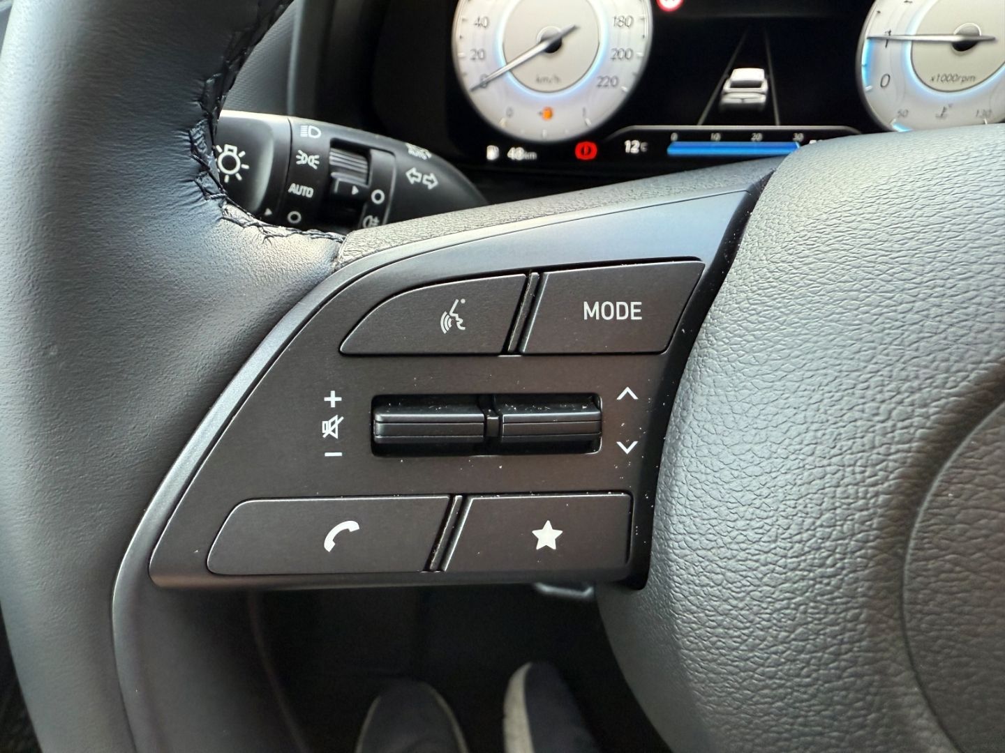 HYUNDAI i20 Select Family Navi Apple CarPlay Android Aut - Image 16