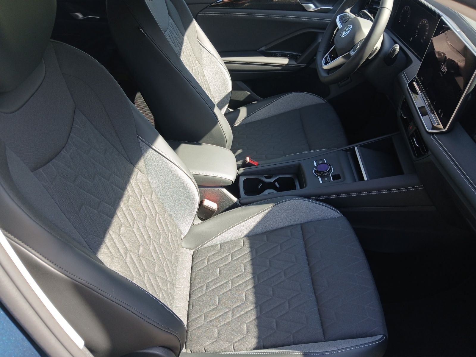 Fahrzeugabbildung Volkswagen Tiguan Energy eTSI DSG IQ.Light ACC AHK SH LRHzg