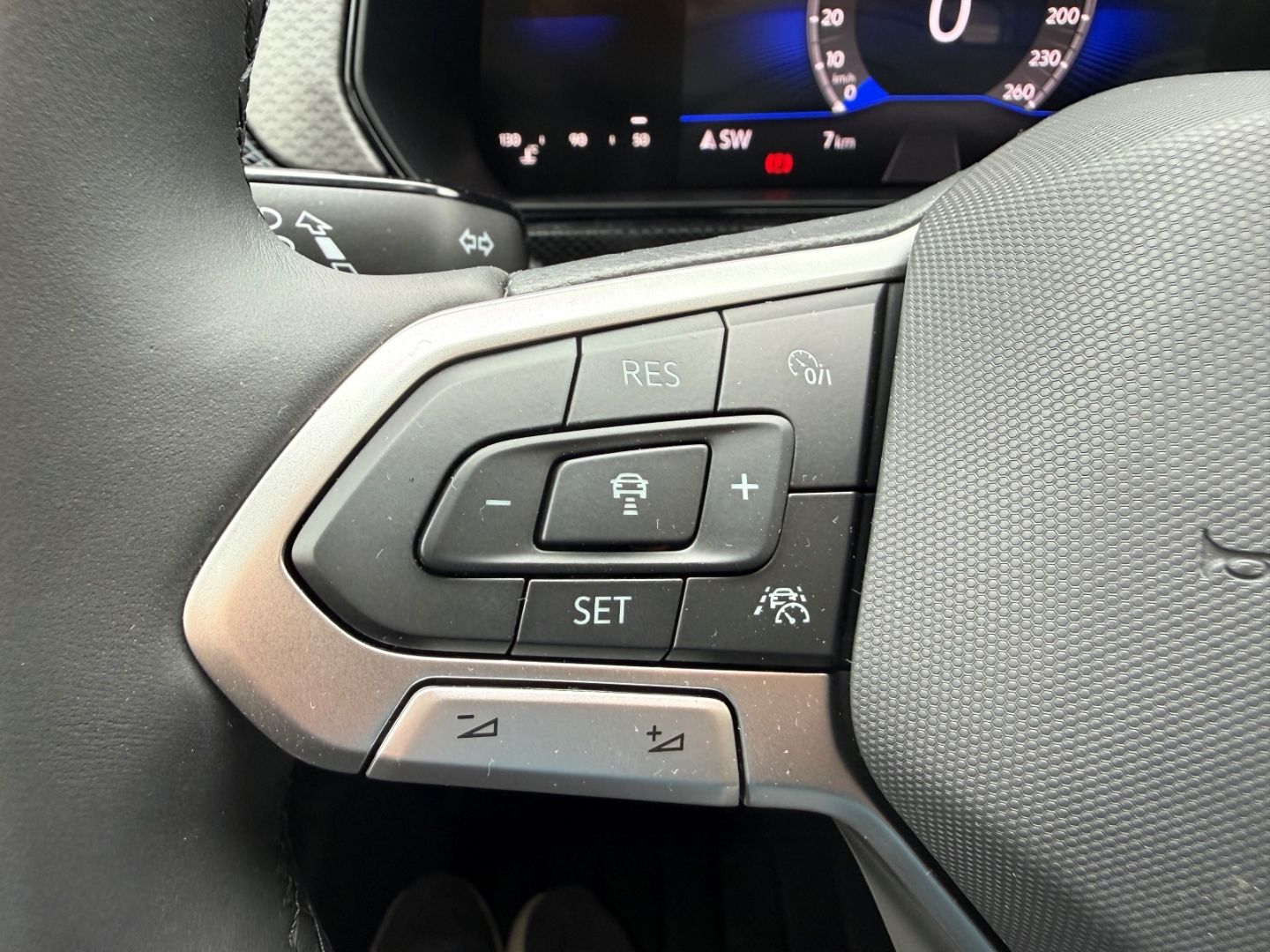 Fahrzeugabbildung Volkswagen T-Cross 1.0 TSI 70 kW Life LED ACC Apple CarPlay