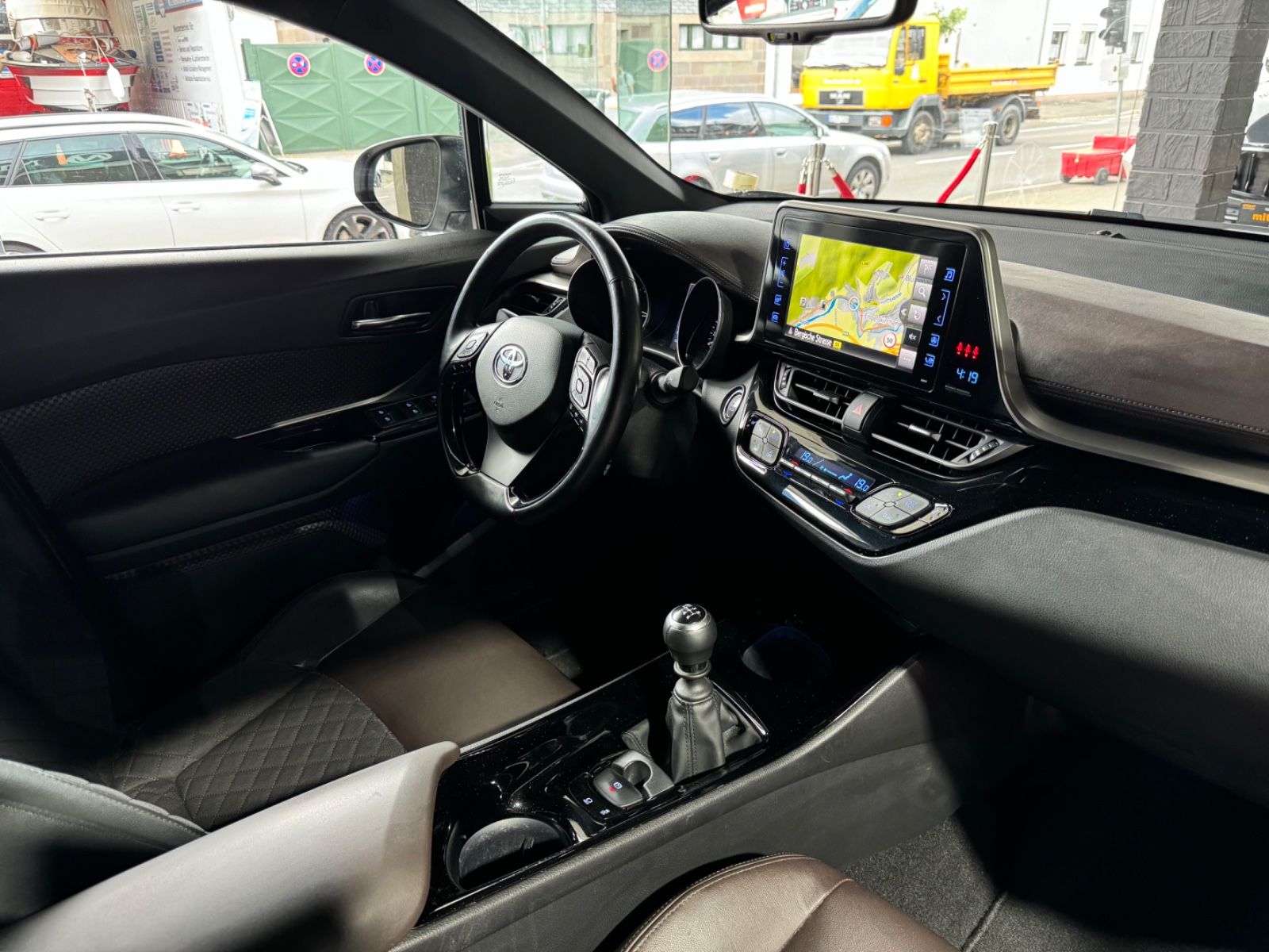 Fahrzeugabbildung Toyota C-HR Lounge 1.2 Turbo/KAMERA/NAVI/KLIMA/