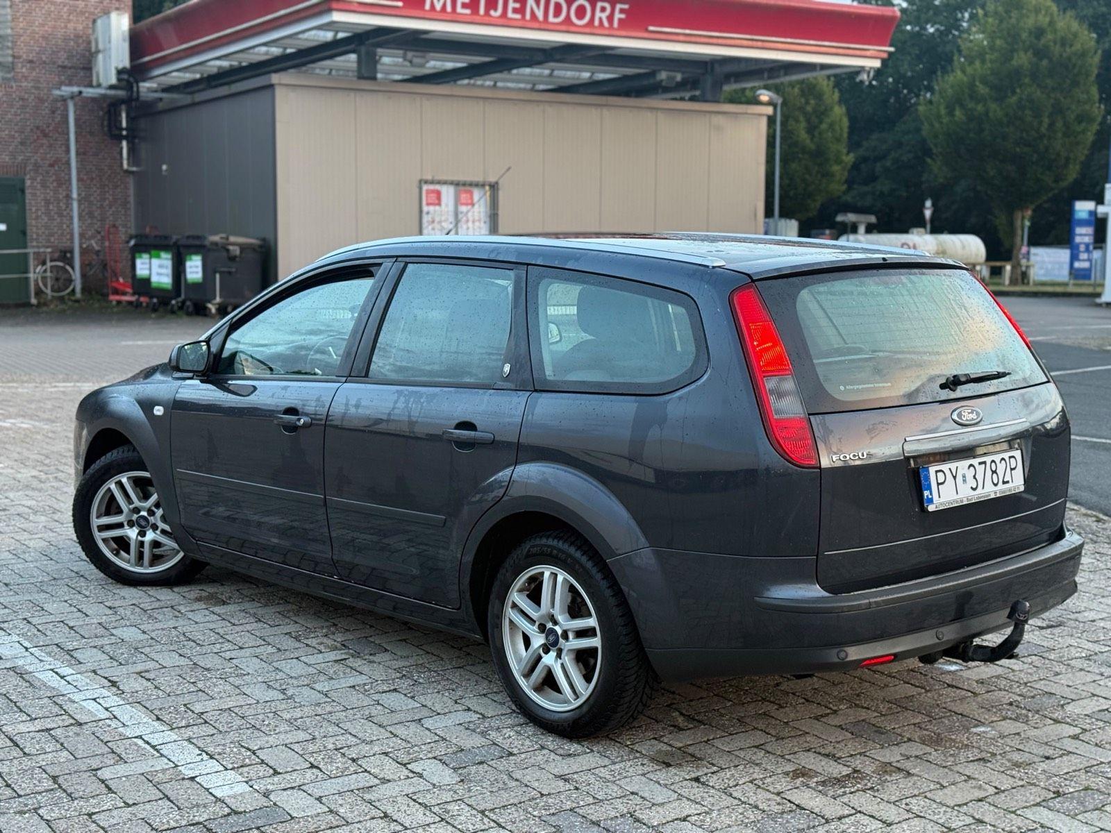 Ford Focus 2006 — вигляд ззаду