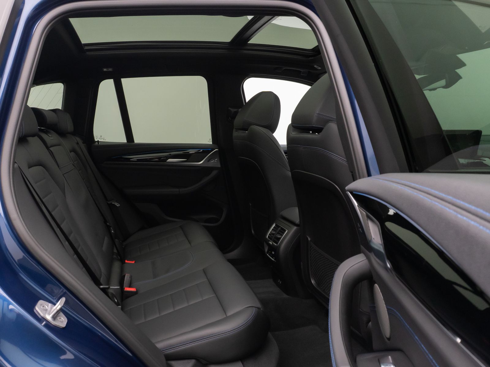 Fahrzeugabbildung BMW iX3 Impressive M Sport Pano 360°HUD DAB H/K 20"