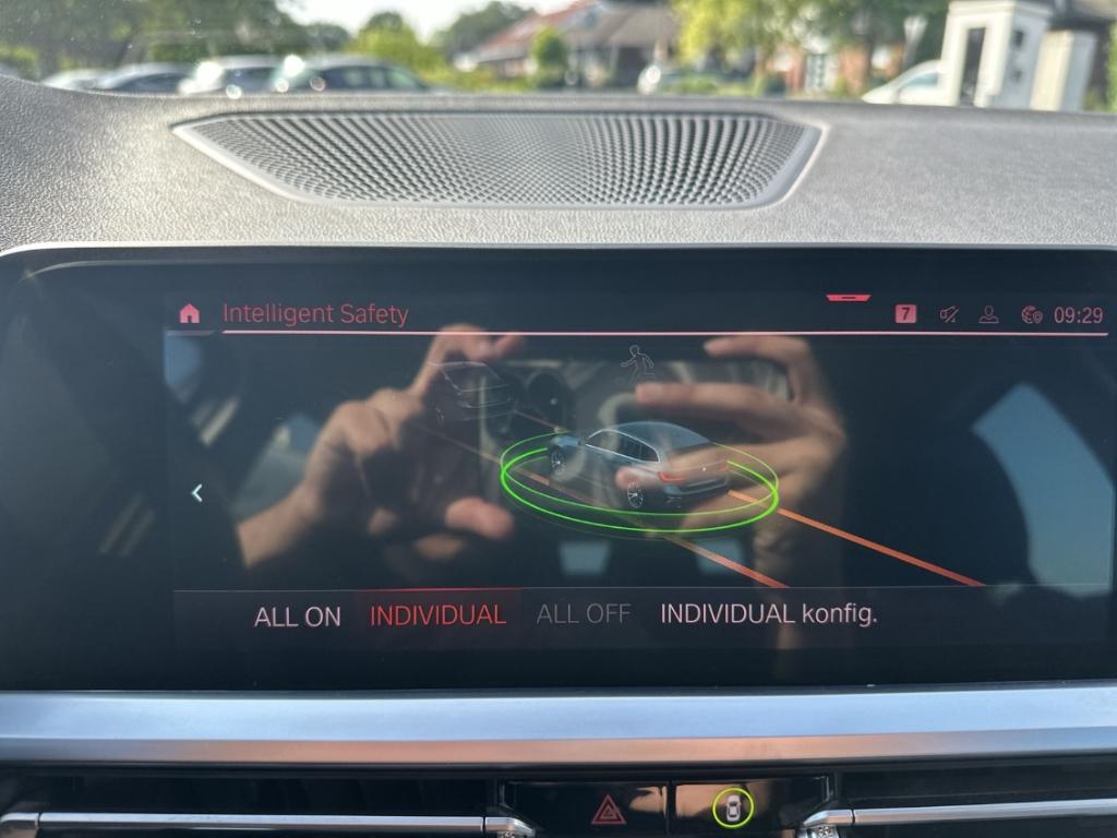 BMW 320 iA Touring SportLine ACC LED SHZ Navi PDCv+h