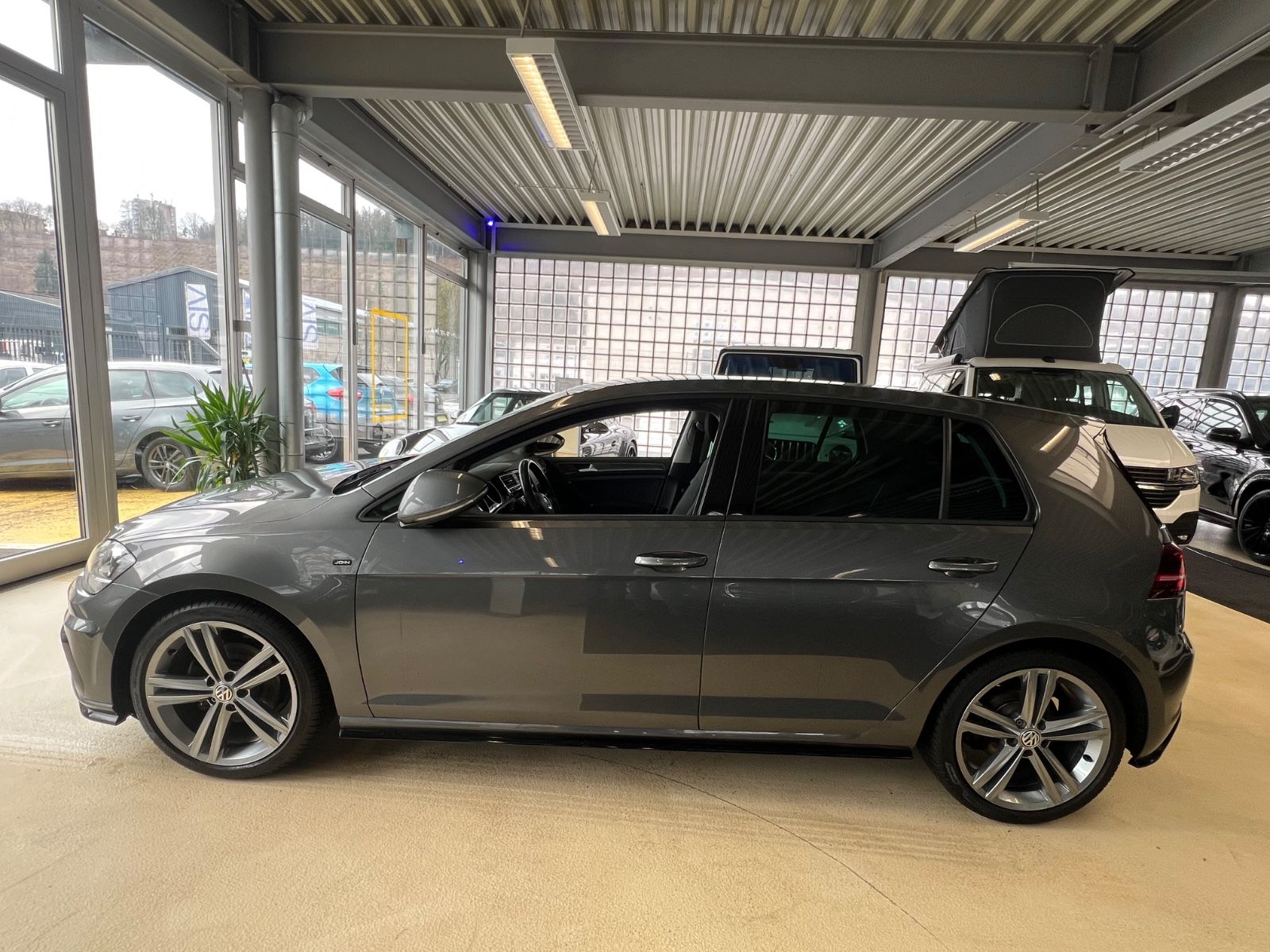 Fahrzeugabbildung Volkswagen Golf VII Lim. 1.5 TSI DSG Join R line *ACC*