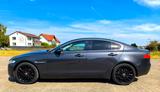 Jaguar XE 20d 180PS AWD Portfolio Automatik Portfolio - graue Jaguar XE