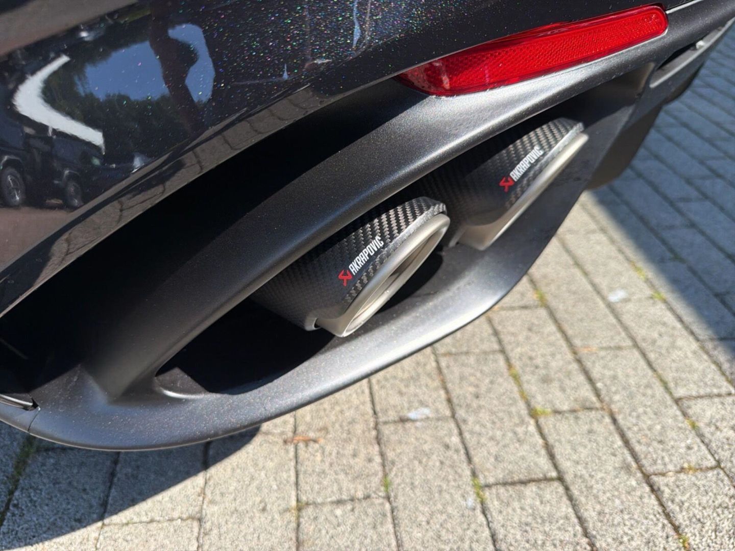 Fahrzeugabbildung Alfa Romeo Giulia Quadrifoglio Oro -Akrapovic-Carbon Dach-