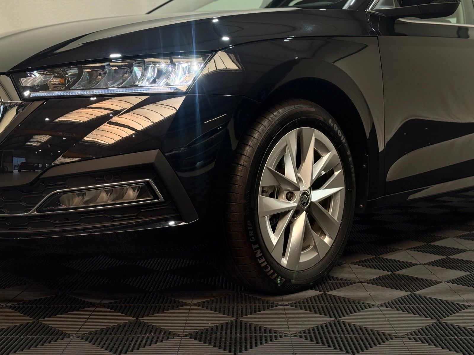 Fahrzeugabbildung SKODA Octavia Combi Style 2.0 TDI DSG