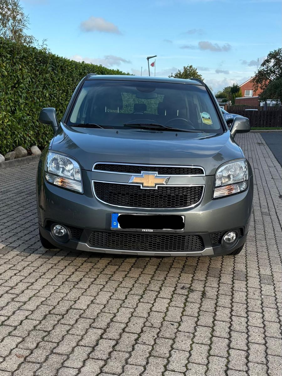 Chevrolet Orlando 2011 — rear view